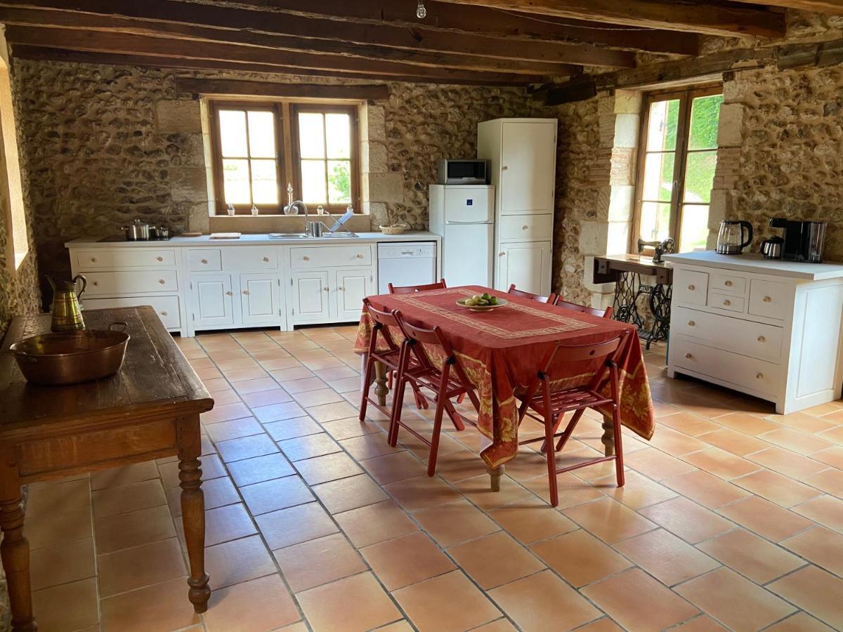 Domaine Du Bourg Salon Bed & Breakfast ภายนอก รูปภาพ